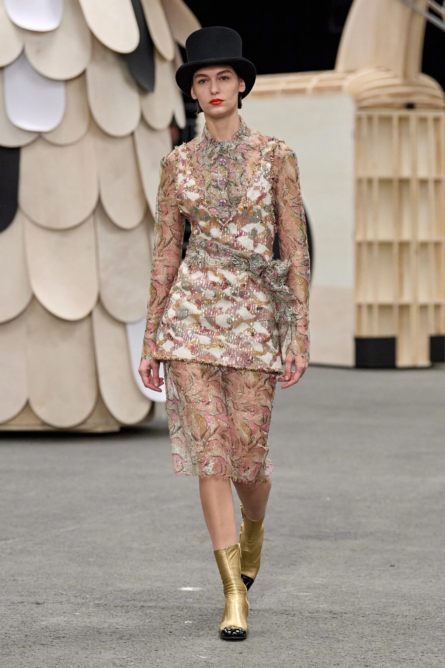 00034-chanel-spring-2023-couture-gorunway
