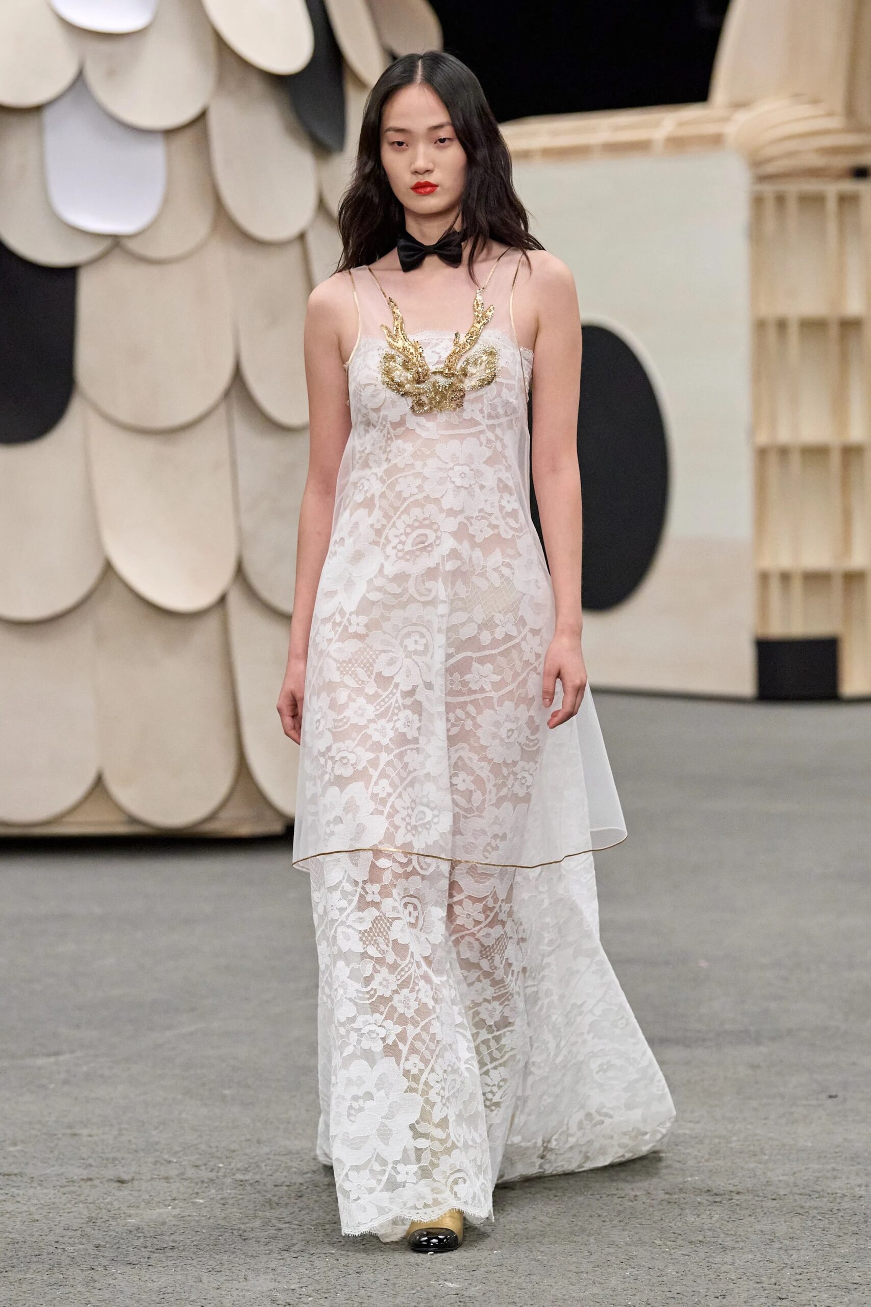 00050-chanel-spring-2023-couture-gorunway